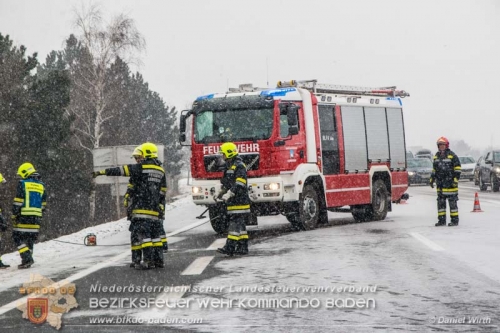 20160123 Verkehrsunfall mit Menschenrettung auf der A2 Rfb Süd bei Leobersdorf  Foto: © Daniel Wirth 