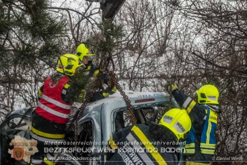 20160123 Verkehrsunfall mit Menschenrettung auf der A2 Rfb Süd bei Leobersdorf  Foto: © Daniel Wirth 