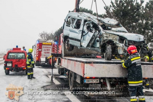 20160123 Verkehrsunfall mit Menschenrettung auf der A2 Rfb Süd bei Leobersdorf  Foto: © Daniel Wirth 