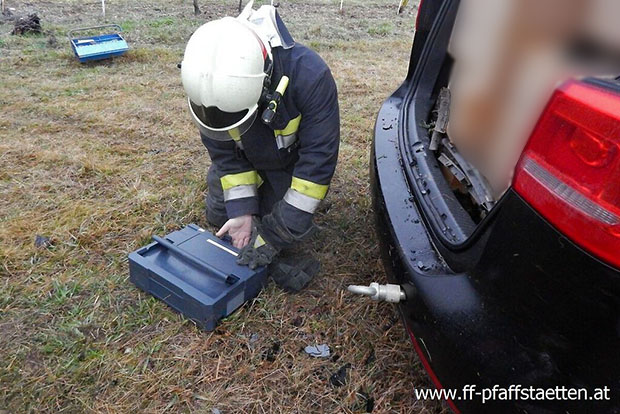 20160217 Verkehrsunfall Weinbergstr. Pfaffstaetten Foto: © Felix Spitzer FF Pfaffstaetten 20160217 Verkehrsunfall Weinbergstr. Pfaffstaetten Foto: © Felix Spitzer FF Pfaffstaetten