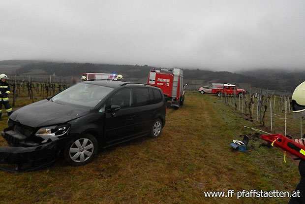20160217 Verkehrsunfall Weinbergstr. Pfaffstaetten Foto: © Felix Spitzer FF Pfaffstaetten 20160217 Verkehrsunfall Weinbergstr. Pfaffstaetten Foto: © Felix Spitzer FF Pfaffstaetten