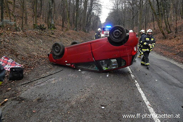 20160217 Verkehrsunfall L4010 Pfaffstaetten-Gaaden Foto: © Felix Spitzer FF Pfaffstaetten 20160217 Verkehrsunfall L4010 Pfaffstaetten-Gaaden Foto: © Felix Spitzer FF Pfaffstaetten