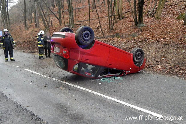 20160217 Verkehrsunfall L4010 Pfaffstaetten-Gaaden Foto: © Felix Spitzer FF Pfaffstaetten 20160217 Verkehrsunfall L4010 Pfaffstaetten-Gaaden Foto: © Felix Spitzer FF Pfaffstaetten