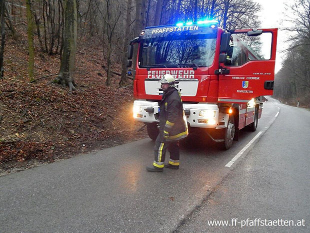20160217 Verkehrsunfall L4010 Pfaffstaetten-Gaaden Foto: © Felix Spitzer FF Pfaffstaetten 20160217 Verkehrsunfall L4010 Pfaffstaetten-Gaaden Foto: © Felix Spitzer FF Pfaffstaetten