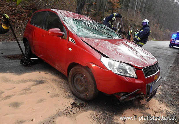 20160217 Verkehrsunfall L4010 Pfaffstaetten-Gaaden Foto: © Felix Spitzer FF Pfaffstaetten 20160217 Verkehrsunfall L4010 Pfaffstaetten-Gaaden Foto: © Felix Spitzer FF Pfaffstaetten