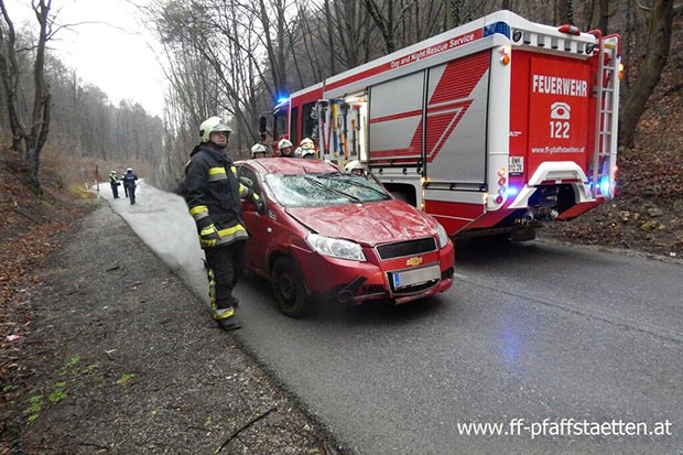 20160217 Verkehrsunfall L4010 Pfaffstaetten-Gaaden Foto: © Felix Spitzer FF Pfaffstaetten 20160217 Verkehrsunfall L4010 Pfaffstaetten-Gaaden Foto: © Felix Spitzer FF Pfaffstaetten