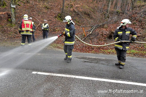 20160217 Verkehrsunfall L4010 Pfaffstaetten-Gaaden Foto: © Felix Spitzer FF Pfaffstaetten 20160217 Verkehrsunfall L4010 Pfaffstaetten-Gaaden Foto: © Felix Spitzer FF Pfaffstaetten