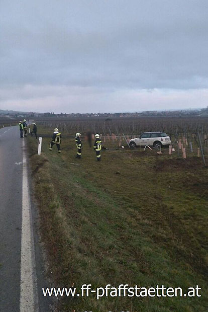 20160217 Verkehrsunfall Weinbergstr. Pfaffstaetten   Foto: © Bernhard Steiner FF Pfaffstaetten