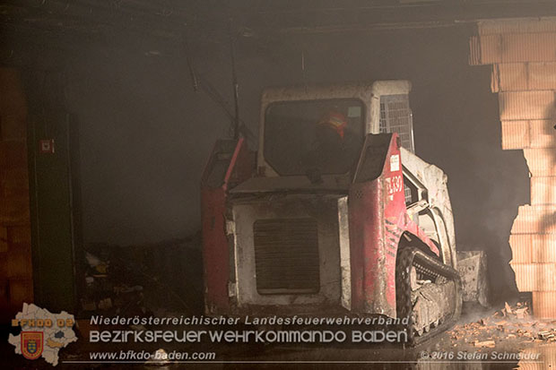 20160301 Lagerhallenbrand im Gewerbepark Traiskirchen  Foto: © Stefan Schneider
