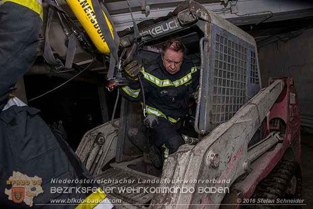 20160301 Lagerhallenbrand im Gewerbepark Traiskirchen  Foto: © Stefan Schneider