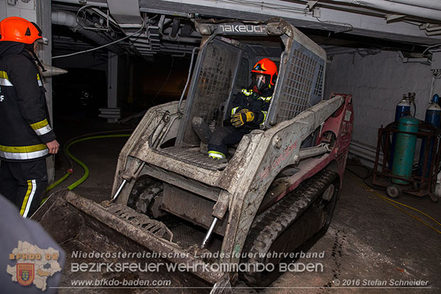 20160301 Lagerhallenbrand im Gewerbepark Traiskirchen  Foto: © Stefan Schneider