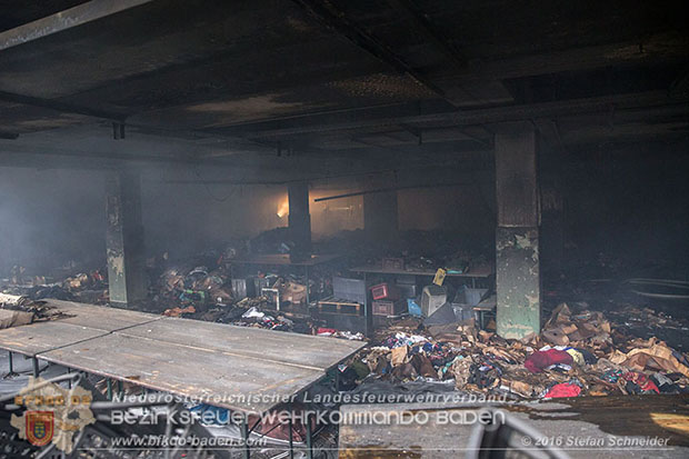 20160301 Lagerhallenbrand im Gewerbepark Traiskirchen  Foto: © Stefan Schneider