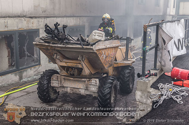 20160301 Lagerhallenbrand im Gewerbepark Traiskirchen  Foto: © Stefan Schneider