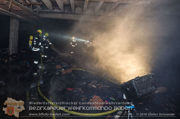 20160301 Lagerhallenbrand im Gewerbepark Traiskirchen  Foto: © Stefan Schneider