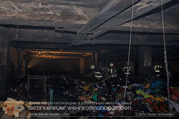 20160301 Lagerhallenbrand im Gewerbepark Traiskirchen  Foto: © Stefan Schneider