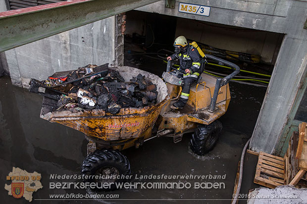 20160301 Lagerhallenbrand im Gewerbepark Traiskirchen  Foto: © Stefan Schneider