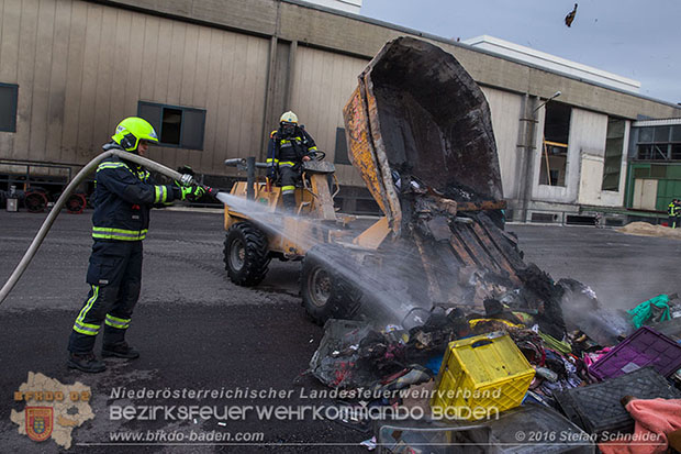 20160301 Lagerhallenbrand im Gewerbepark Traiskirchen  Foto: © Stefan Schneider