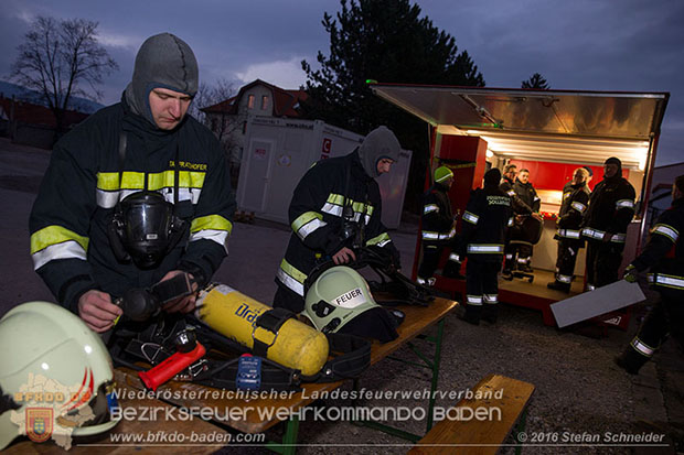 20160301 Lagerhallenbrand im Gewerbepark Traiskirchen  Foto: © Stefan Schneider