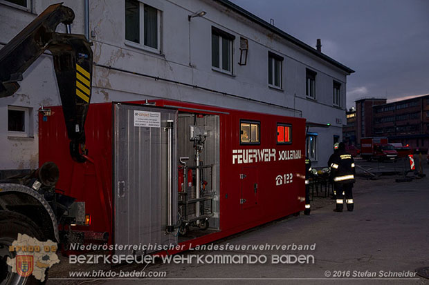 20160301 Lagerhallenbrand im Gewerbepark Traiskirchen  Foto: © Stefan Schneider
