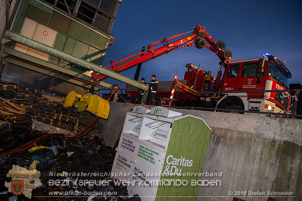 20160301 Lagerhallenbrand im Gewerbepark Traiskirchen  Foto: © Stefan Schneider