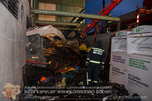 20160301 Lagerhallenbrand im Gewerbepark Traiskirchen  Foto: © Stefan Schneider