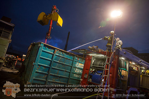 20160301 Lagerhallenbrand im Gewerbepark Traiskirchen  Foto: © Stefan Schneider