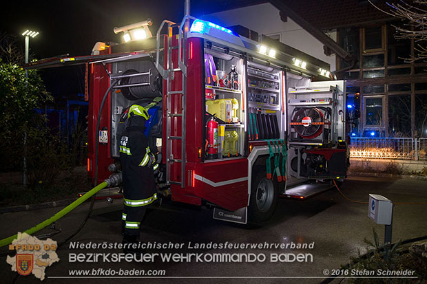 20160312 Brand eines überdachten Brennholzlagerplatz in Tattendorf  Foto: © Stefan Schneider