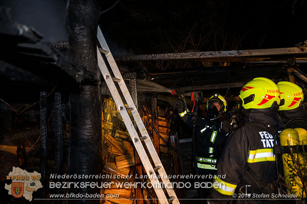 20160312 Brand eines überdachten Brennholzlagerplatz in Tattendorf  Foto: © Stefan Schneider