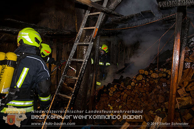 20160312 Brand eines überdachten Brennholzlagerplatz in Tattendorf  Foto: © Stefan Schneider