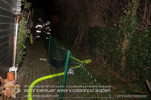 20160312 Brand eines überdachten Brennholzlagerplatz in Tattendorf  Foto: © Stefan Schneider