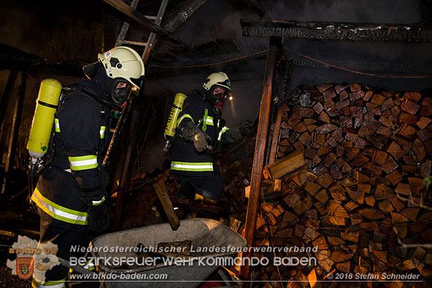 20160312 Brand eines überdachten Brennholzlagerplatz in Tattendorf  Foto: © Stefan Schneider