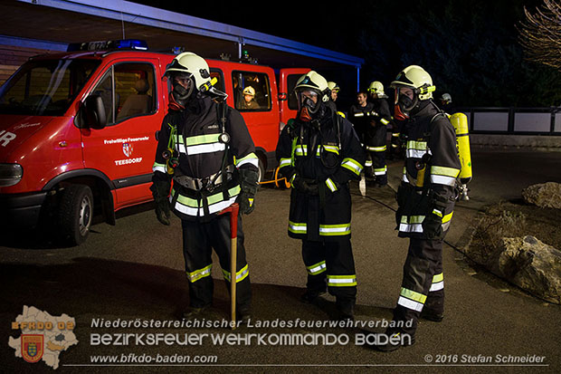 20160312 Brand eines überdachten Brennholzlagerplatz in Tattendorf  Foto: © Stefan Schneider
