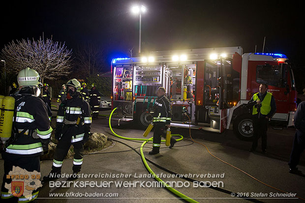 20160312 Brand eines überdachten Brennholzlagerplatz in Tattendorf  Foto: © Stefan Schneider