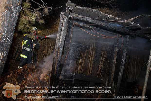 20160312 Brand eines überdachten Brennholzlagerplatz in Tattendorf  Foto: © Stefan Schneider