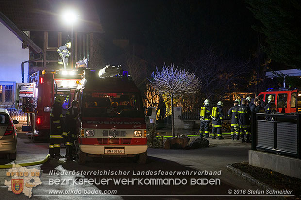 20160312 Brand eines überdachten Brennholzlagerplatz in Tattendorf  Foto: © Stefan Schneider