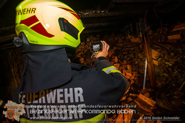20160312 Brand eines überdachten Brennholzlagerplatz in Tattendorf  Foto: © Stefan Schneider