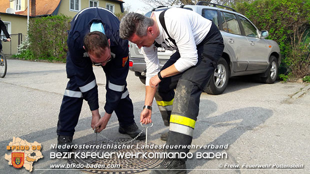 20160413 Umweltalarm Triestingfluss in Pottenstein Foto: © Markus Hackl FF Pottenstein 20160413 Umweltalarm Triestingfluss in Pottenstein Foto: © Markus Hackl FF Pottenstein