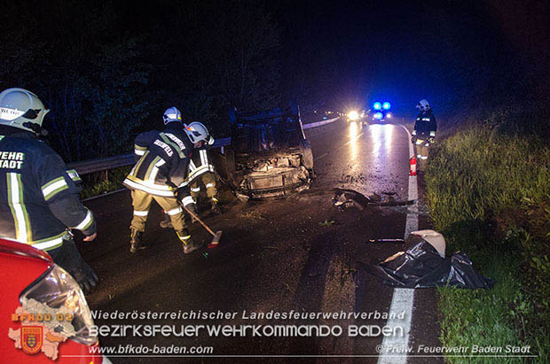 20160502 Verkehrsunfall LB210 Helenental  Foto: © FF Baden-Stadt