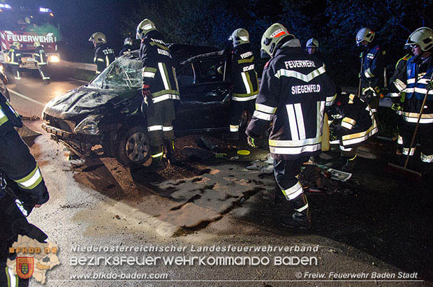20160502 Verkehrsunfall LB210 Helenental  Foto: © FF Baden-Stadt