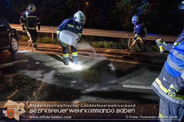 20160502 Verkehrsunfall LB210 Helenental  Foto: © FF Baden-Stadt