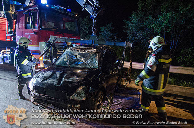 20160502 Verkehrsunfall LB210 Helenental  Foto: © FF Baden-Stadt