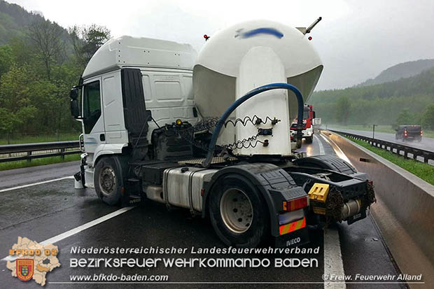 20160512 LKW Unfall A21 bei Alland  Foto: © FF Alland