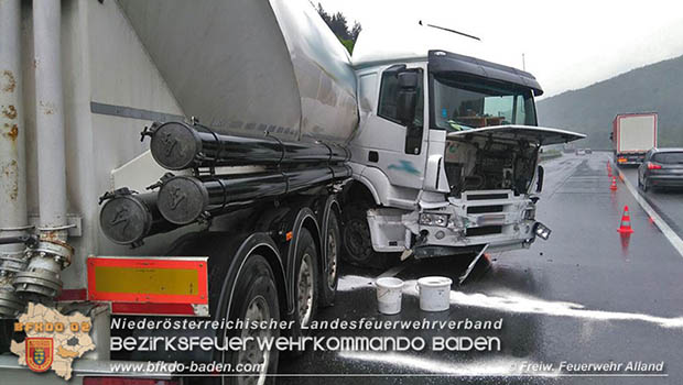 20160512 LKW Unfall A21 bei Alland  Foto: © FF Alland