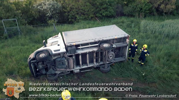 20160510 Klein Lkw verunfallt auf der A2 bei Bad Vöslau  Foto: © FF Leobersdorf