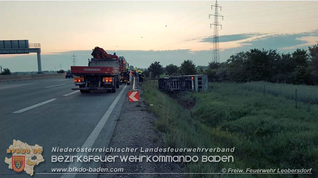 20160510 Klein Lkw verunfallt auf der A2 bei Bad Voeslau  Foto: © FF Leobersdorf
