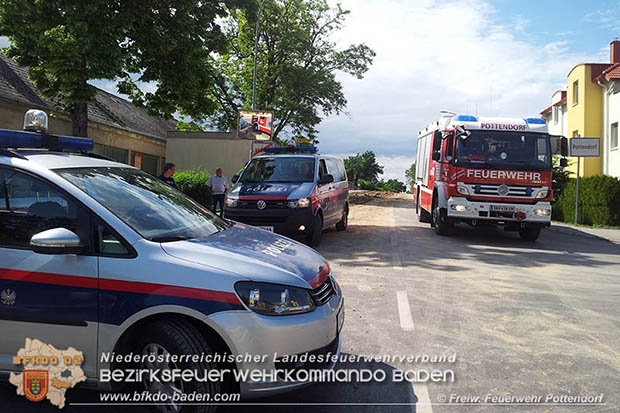 20160530_LKW gegen Bahnbruecke der Pottendorfer-Linie  Foto: FF Pottendorf