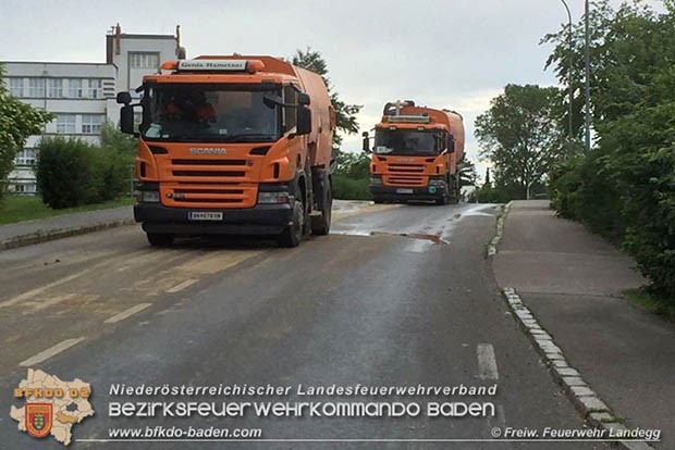 20160530_LKW gegen Bahnbruecke der Pottendorfer-Linie  Foto: FF Pottendorf