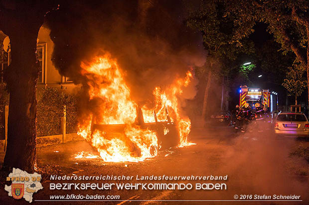20160608 Kleintransporter in Vollbrand in Baden Weikersdorf Foto: © Stefan Schneider 20160608 Kleintransporter in Vollbrand in Baden Weikersdorf Foto: © Stefan Schneider
