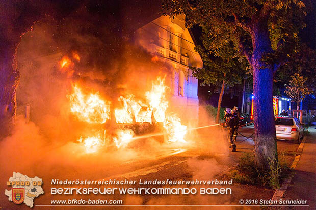 20160608 Kleintransporter in Vollbrand in Baden Weikersdorf Foto: © Stefan Schneider 20160608 Kleintransporter in Vollbrand in Baden Weikersdorf Foto: © Stefan Schneider