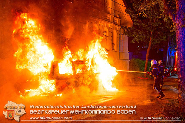 20160608 Kleintransporter in Vollbrand in Baden Weikersdorf  Foto: © Stefan Schneider
